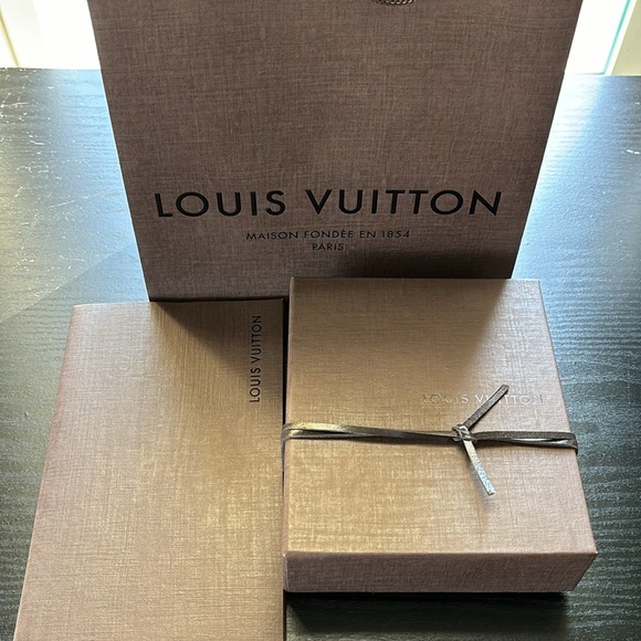 Louis Vuitton Vernis Pochette Rose Ballerine - Picture 10 of 10